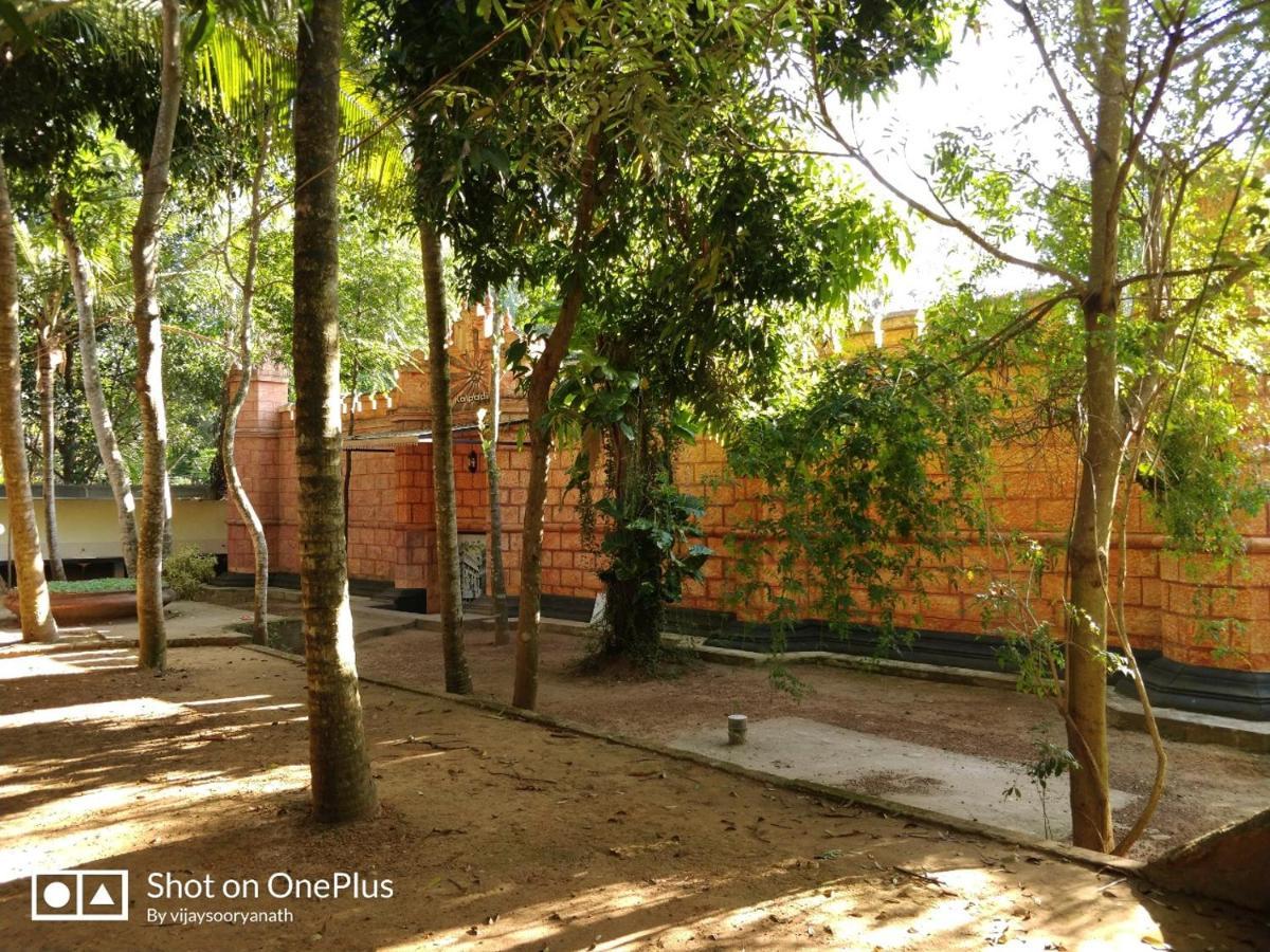 Kalpadiyil Hotel Balarampuram Exterior photo